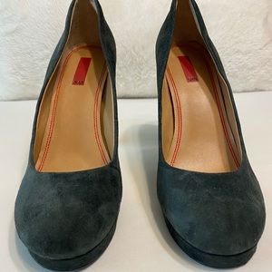 5|48 Saks Fifth Avenue Suede Pumps